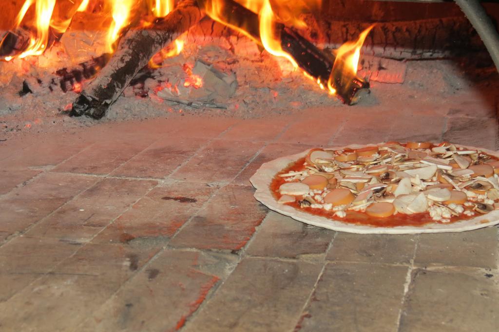 Pizza Italy Restaurant And Guesthouse Паттайя Экстерьер фото